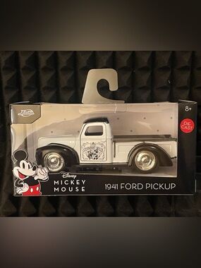 Disney: Mickey Mouse 1941 Ford Pick-up Die cast 1:32 Scale
